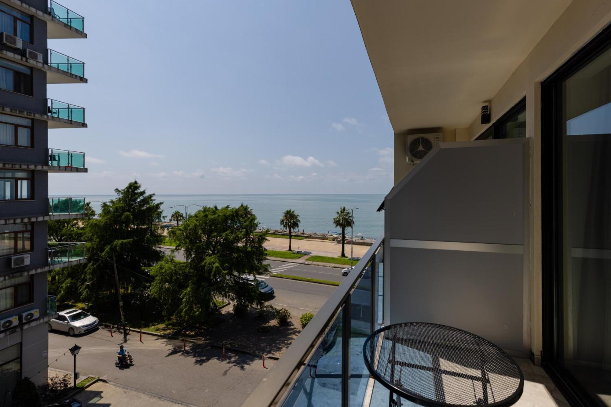 Aqua Batumi Hotel & Apartments Buitenkant foto