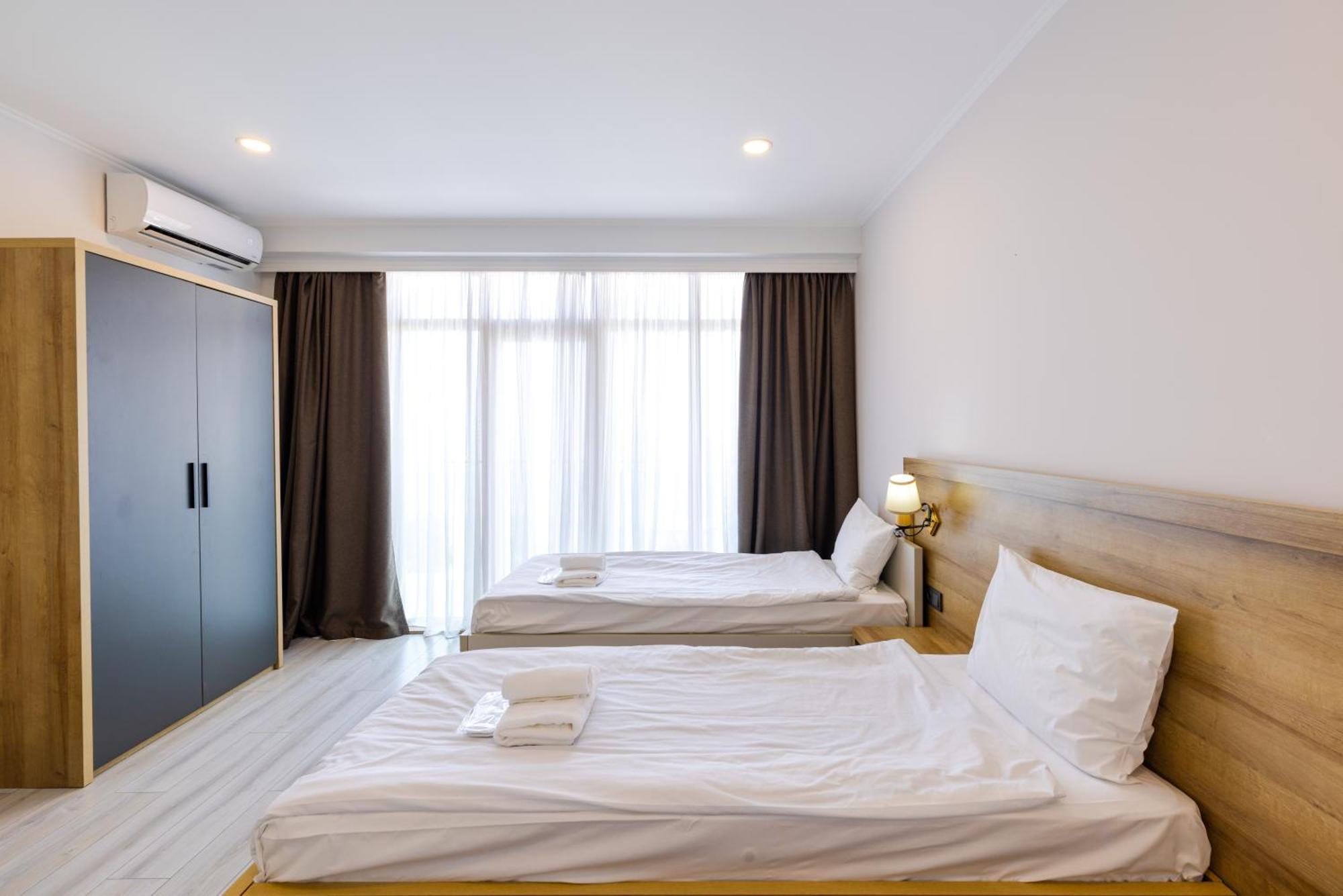 Aqua Batumi Hotel & Apartments Buitenkant foto
