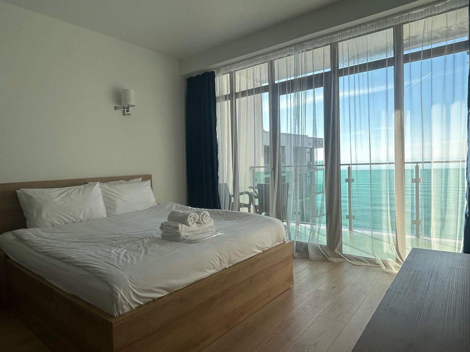 Aqua Batumi Hotel & Apartments Buitenkant foto